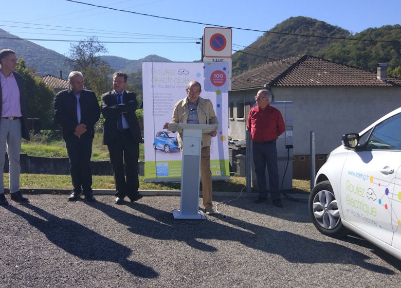 inauguration de la borne de recharge electrique