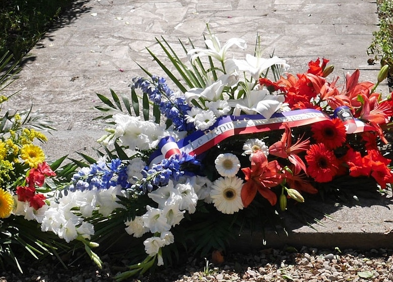 aux monument aux morts Encausse les Thermes